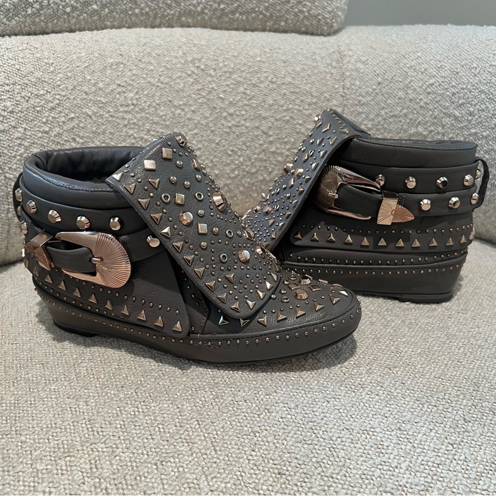 Ivy Kirzhner Grey Leather Rose Gold Studded Adobee Moccasin Boots Heels